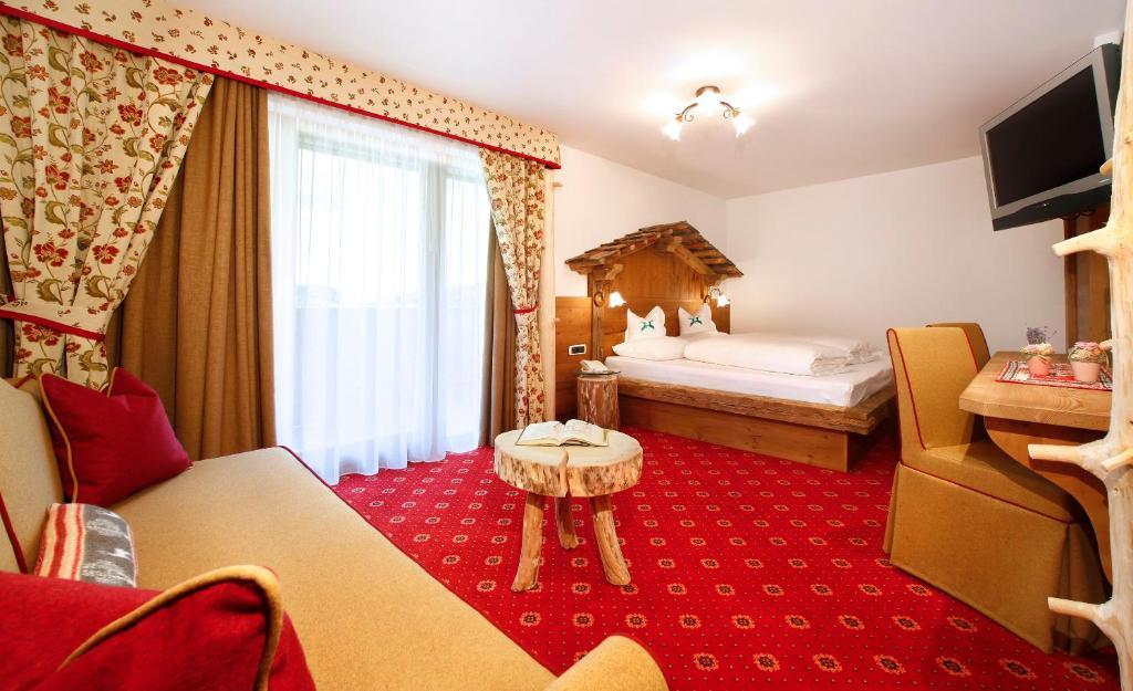 Hotel Edda Selva di Val Gardena Rum bild
